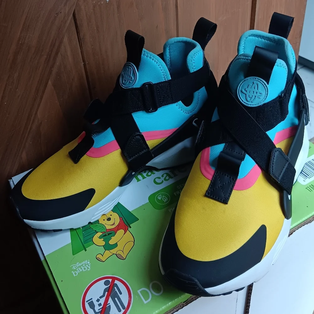 Nike Shoes - Picture 2 of 3